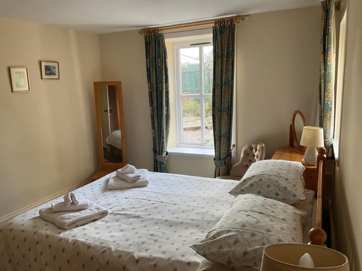 Three-Bedroom Old Cottage Free Parking Inverness Exterior foto